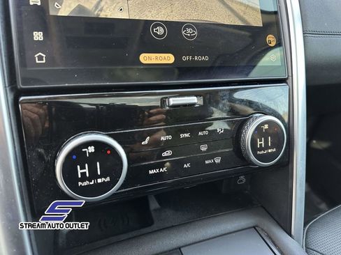 Used 2024 Land Rover Discovery S image 31