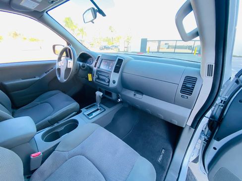 Used 2019 Nissan Frontier SV image 22