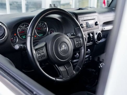 Used 2016 Jeep Wrangler Unlimited Sahara w/ Connectivity Group AWD/4WD image 25