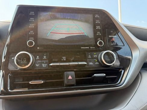 Used 2022 Toyota Highlander XLE image 26