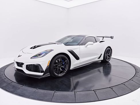 Used 2019 Chevrolet Corvette ZR1 RWD image 21