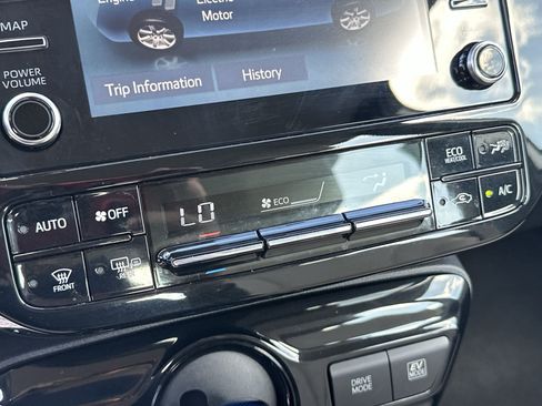 Used 2020 Toyota Prius XLE w/ Carpet Mat Package image 17