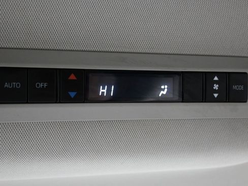 Used 2024 Toyota Sienna LE image 34