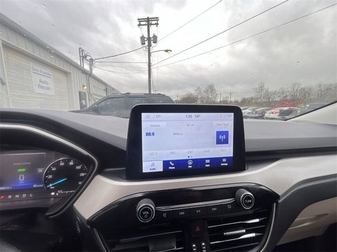 Used 2022 Ford Escape SEL image 16