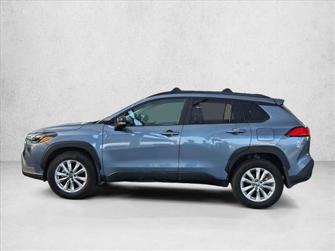 Used 2025 Toyota Corolla Cross LE FWD image 9