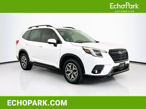 Used 2023 Subaru Forester Premium image 1