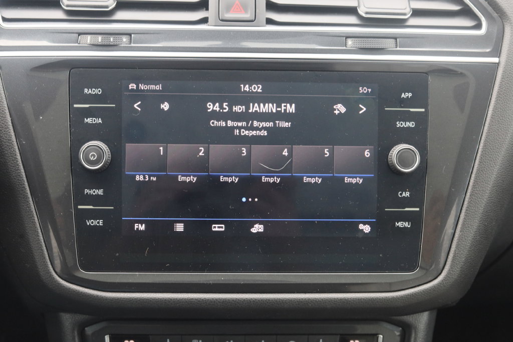 Used 2019 Volkswagen Tiguan SE w/ Panoramic Sunroof Package AWD/4WD image 25