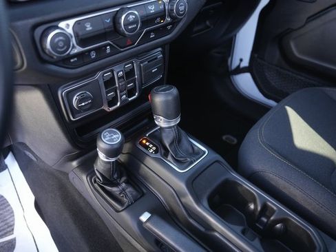 Used 2025 Jeep Gladiator Sport image 27