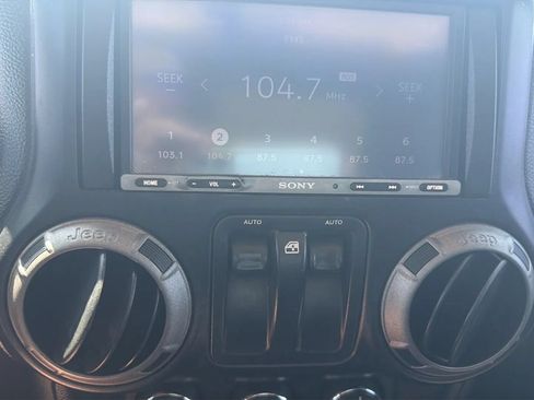 Used 2013 Jeep Wrangler Sport AWD/4WD image 21