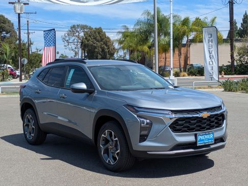 Used 2026 Chevrolet Trax LT w/ Driver Confidence Package image 7