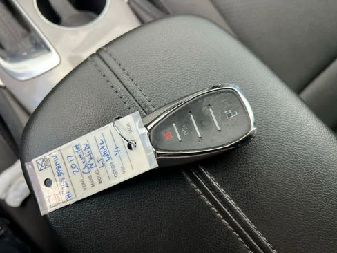 Used 2017 Chevrolet Malibu LT image 25