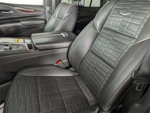 Used 2023 Cadillac Escalade Premium Luxury Platinum w/ Heavy-Duty Trailer Package image 12
