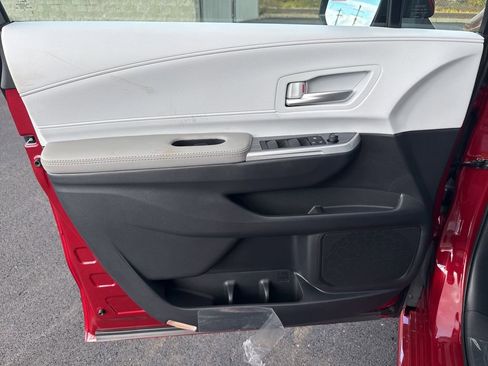 Certified 2025 Toyota Sienna XLE image 7