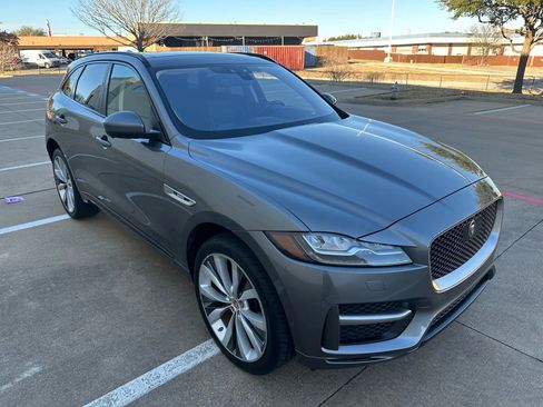 Used 2017 Jaguar F-PACE R-Sport image 5