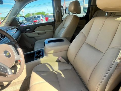Used 2013 Chevrolet Suburban LT w/ Luxury Package RWD image 7