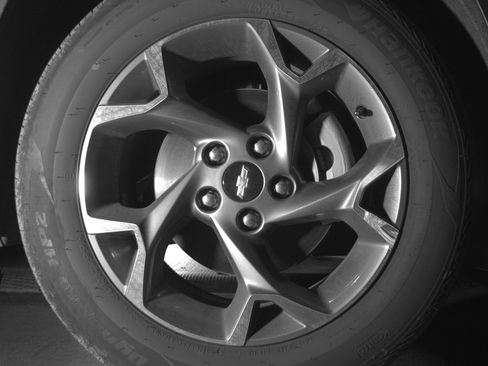 Used 2025 Chevrolet Trax LT w/ LT Convenience Package image 13