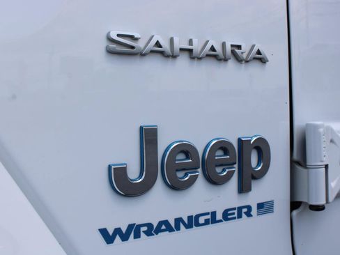 Used 2023 Jeep Wrangler Unlimited Sahara w/ Cold Weather Group AWD/4WD image 7