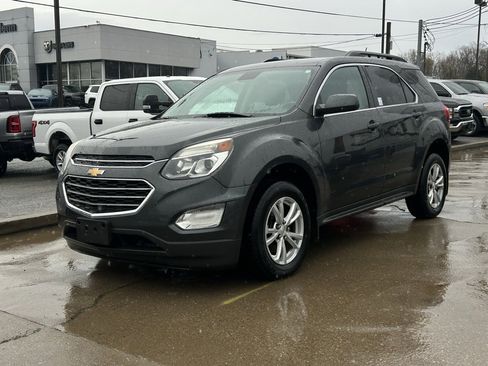 Used 2017 Chevrolet Equinox LT w/ Convenience Package image 2