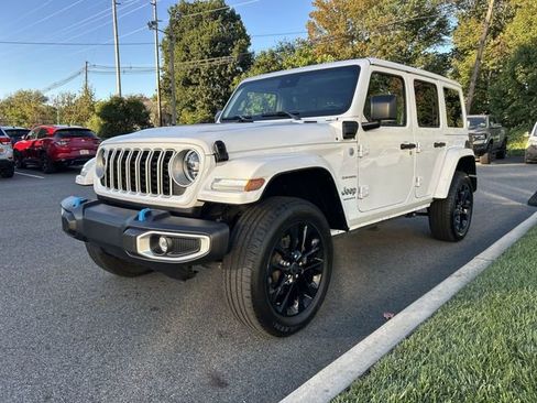 Used 2024 Jeep Wrangler Sahara image 4