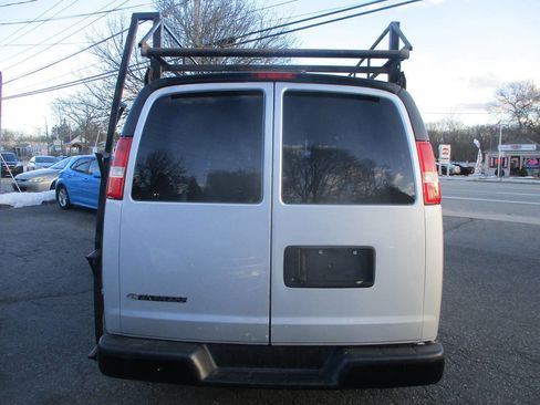 Used 2018 Chevrolet Express 2500 image 3