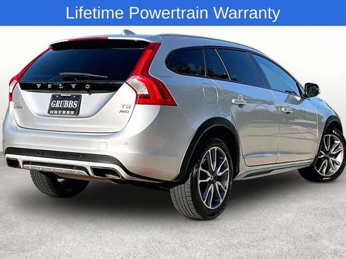 Used 2018 Volvo V60 T5 Cross Country AWD/4WD image 2