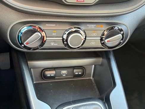 Used 2025 Kia Soul LX image 19