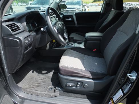Used 2017 Toyota 4Runner SR5 AWD/4WD image 11