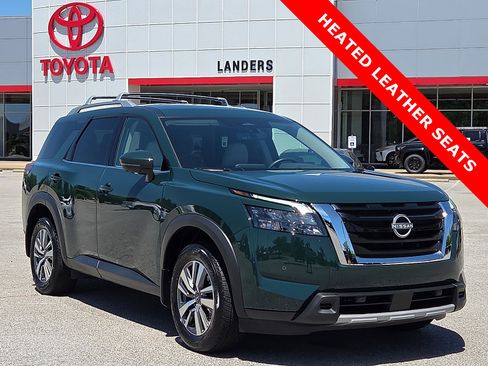 Used 2025 Nissan Pathfinder SL FWD image 1