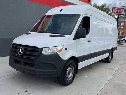 Used 2020 Mercedes-Benz Sprinter 2500 image 2