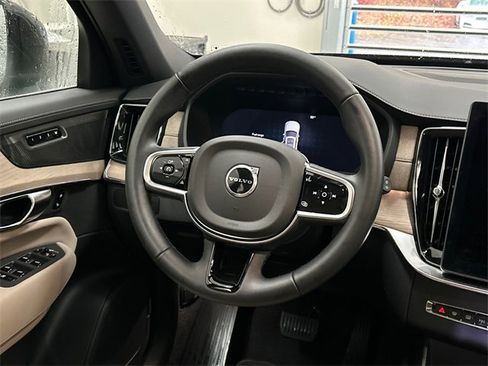 Certified 2025 Volvo XC90 B6 Plus image 24