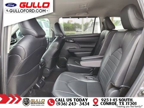 Used 2024 Toyota Highlander XLE AWD/4WD image 14