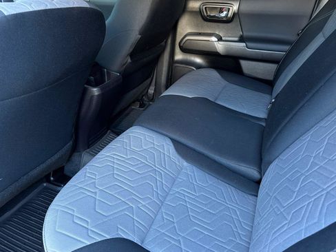 Used 2022 Toyota Tacoma TRD Off-Road image 14