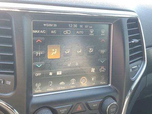 Used 2017 Jeep Grand Cherokee Altitude image 19