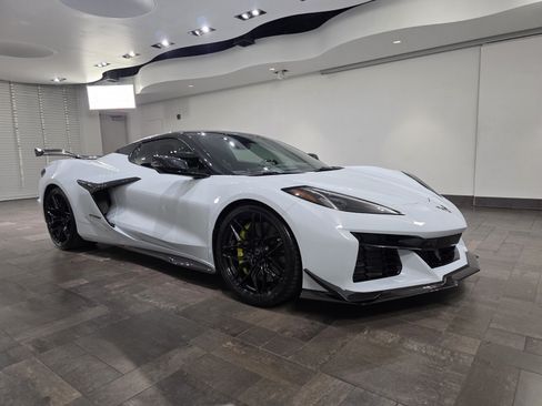 Used 2023 Chevrolet Corvette Z06 w/ Z07 Performance Package RWD image 24