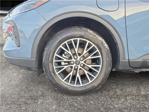 Used 2025 Ford Escape SE image 14