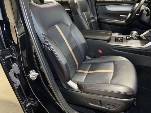 Used 2025 MAZDA CX-90 3.3 Turbo w/ Premium Plus Pkg image 31