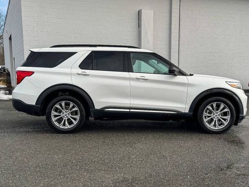 Used 2022 Ford Explorer XLT w/ Equipment Group 202A AWD/4WD image 2