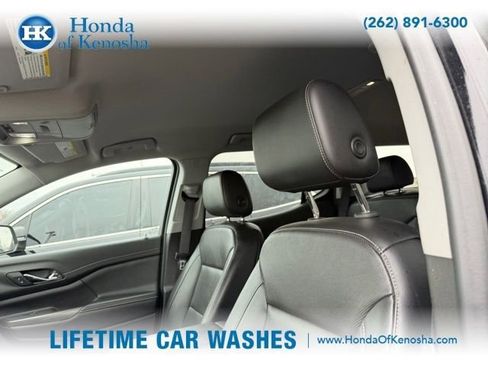 Used 2023 GMC Acadia SLT image 6