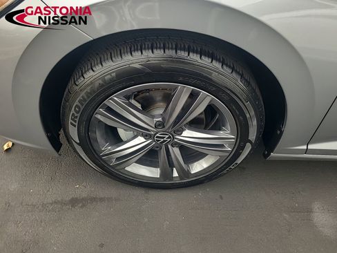 Used 2024 Volkswagen Jetta SE image 43