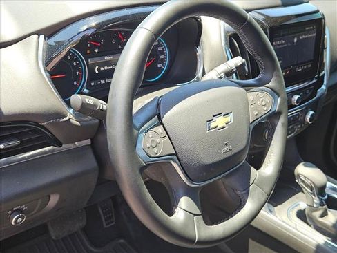 Used 2023 Chevrolet Traverse LT FWD image 9
