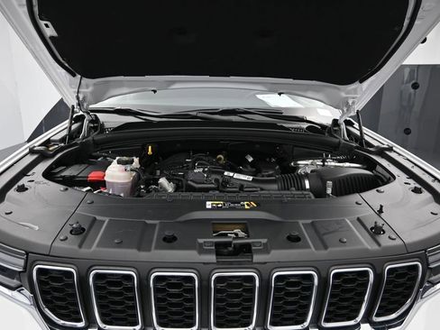 Used 2023 Jeep Grand Cherokee Laredo RWD image 26