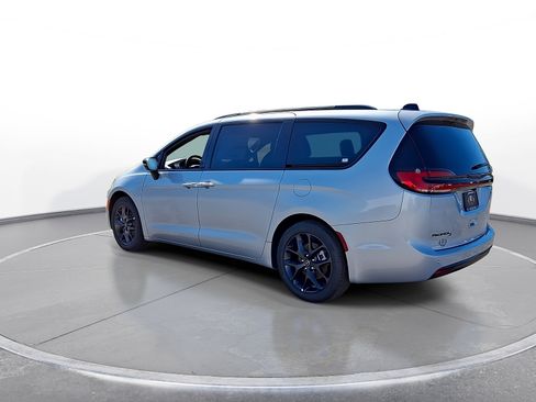 New 2026 Chrysler Pacifica Select w/ S Appearance Package FWD image 6