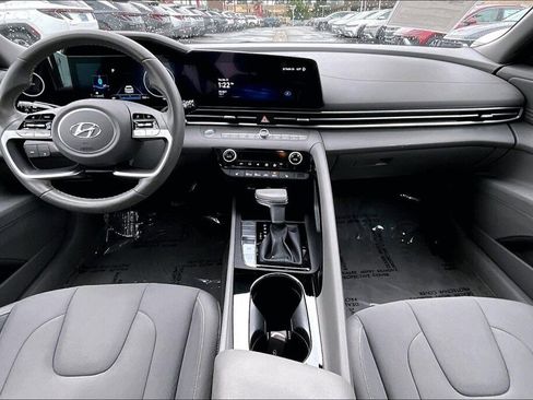 Certified 2023 Hyundai Elantra SEL w/ Convenience Package image 11