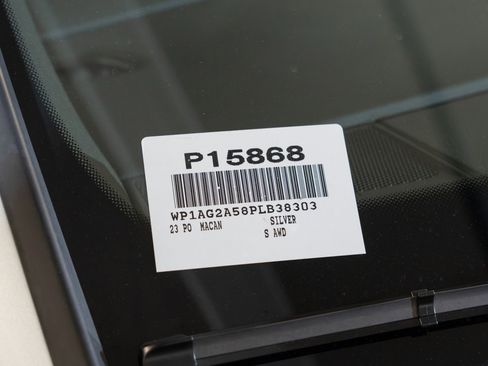 Certified 2023 Porsche Macan S AWD/4WD image 27