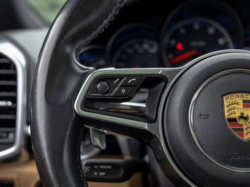 Used 2016 Porsche Cayenne AWD/4WD image 30