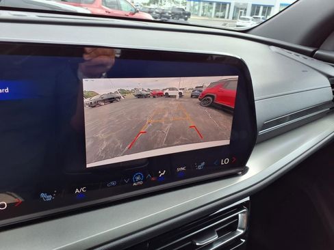 New 2025 Chevrolet Traverse LT w/ LPO, Cargo Package AWD/4WD image 18
