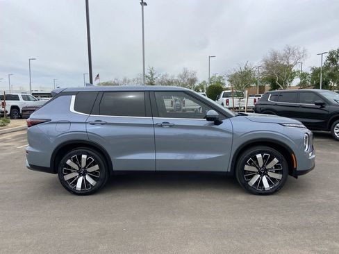 New 2026 Mitsubishi Outlander SE FWD image 2