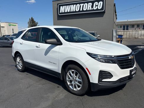 Used 2022 Chevrolet Equinox LS AWD/4WD image 6