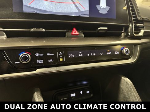 Used 2024 Kia Sportage EX image 8