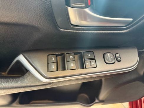 Used 2016 Toyota Camry SE image 11